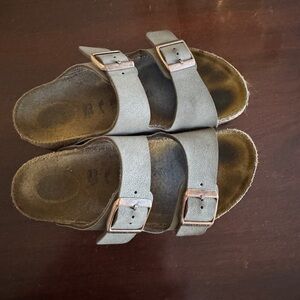 Kids Birkenstocks size 33